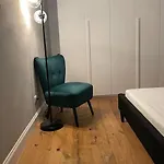 New Stylish 3-room On Lungarno Apartment