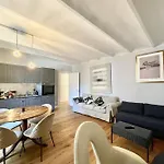New Stylish 3-room On Lungarno Apartment