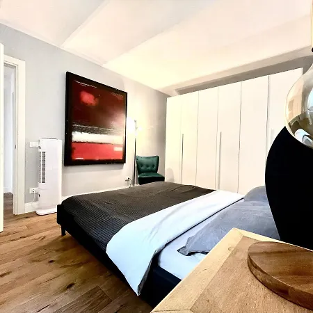 New Stylish 3-room On Lungarno Апартаменты *
