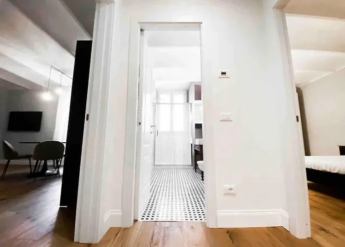 Апартаменты New Stylish 3-room On Lungarno *