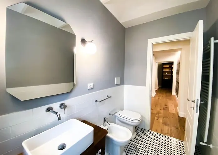 New Stylish 3-room On Lungarno Апартаменты