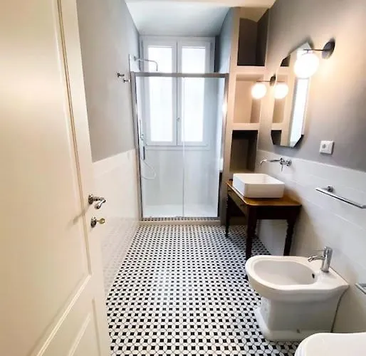 New Stylish 3-room On Lungarno * Флоренция