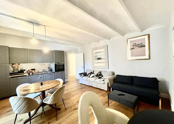 New Stylish 3-room On Lungarno *