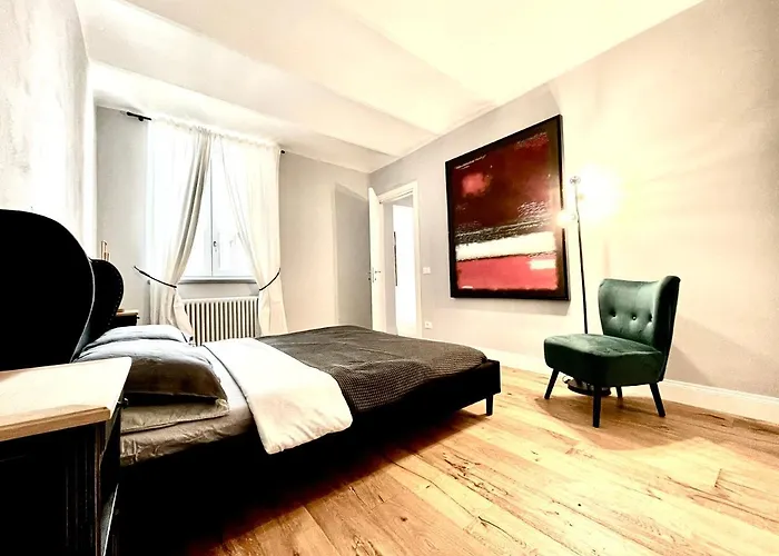 New Stylish 3-room On Lungarno Флоренция